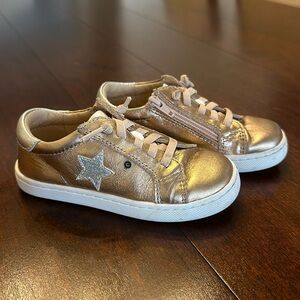 Old Soles Girls Platinum Runner Tennis shoes, size 25 M EU / 9 Toddler
